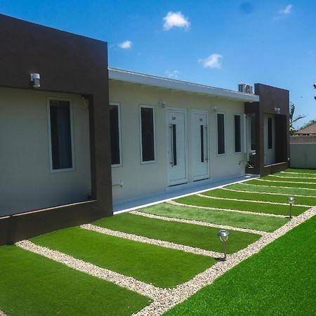 Pavia'S Centerpoint Oasis Apartamento Oranjestad Exterior foto