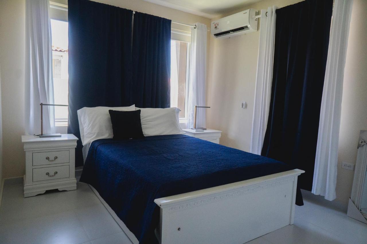 Pavia'S Centerpoint Oasis Apartamento Oranjestad Exterior foto