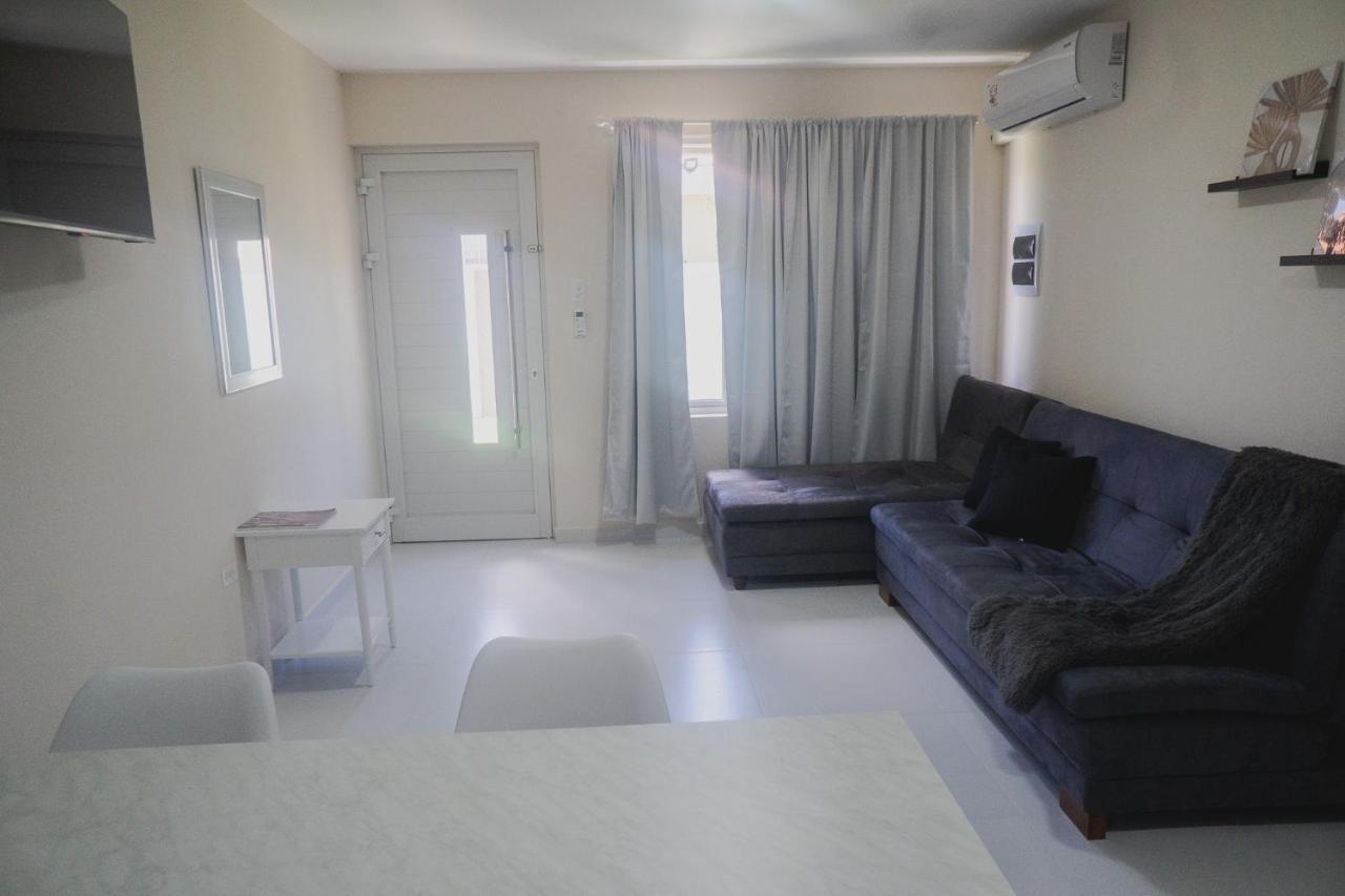 Pavia'S Centerpoint Oasis Apartamento Oranjestad Exterior foto