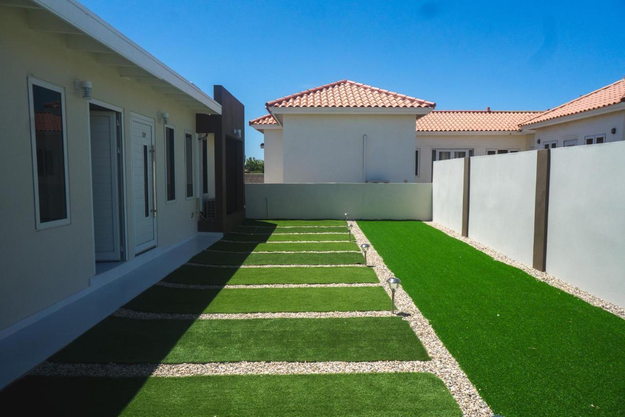 Pavia'S Centerpoint Oasis Apartamento Oranjestad Exterior foto
